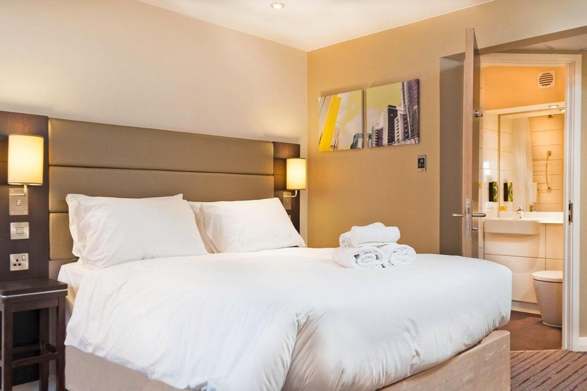Silurian Hotel Newport Newport  Buitenkant foto
